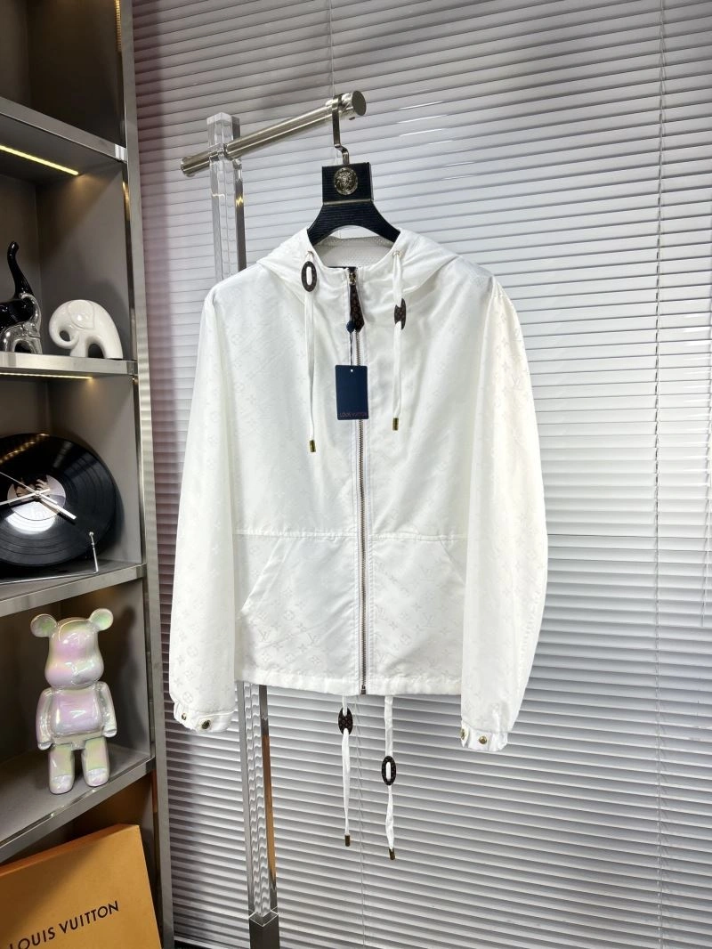 AllSeason Louis Vuitton Outwear 135806