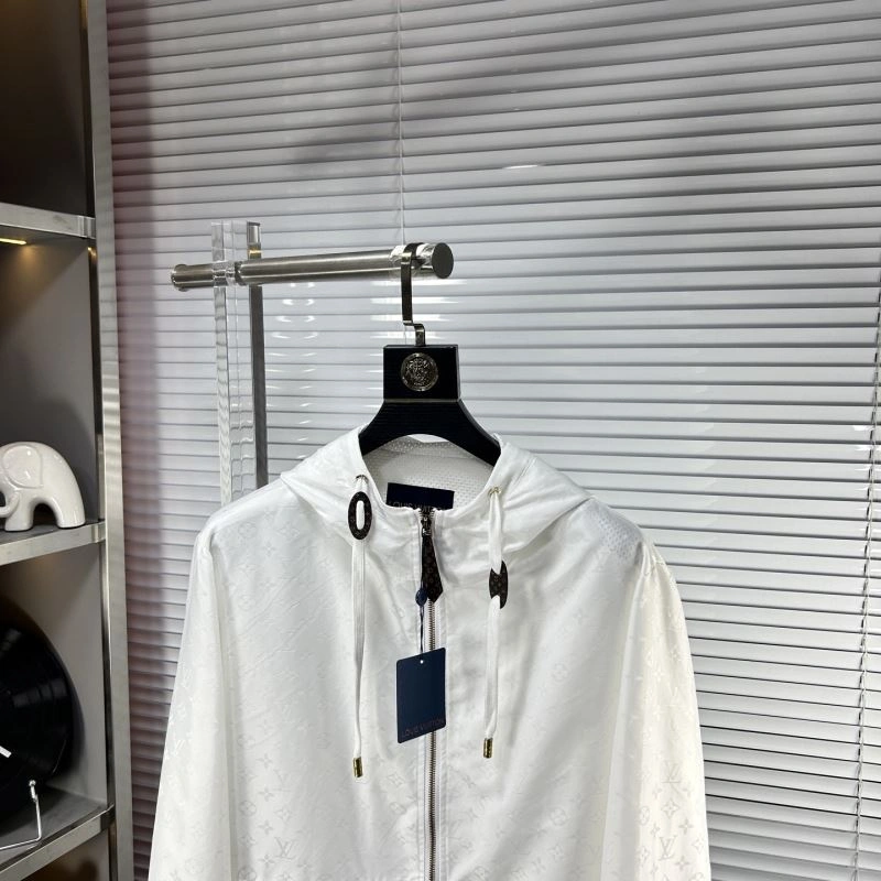 AllSeason Louis Vuitton Outwear 135806