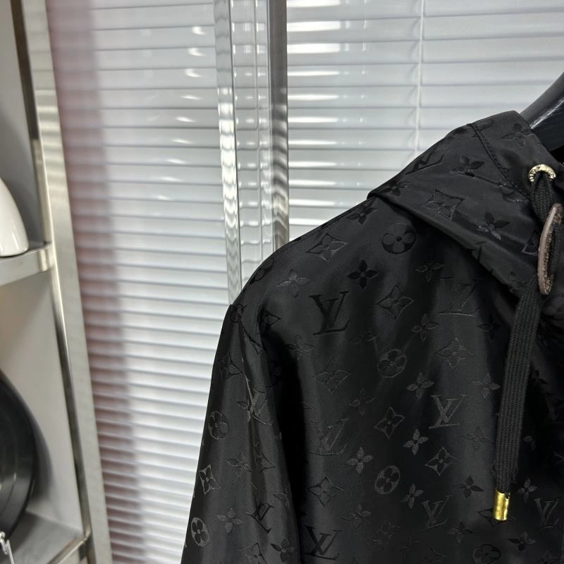 DailyWear Louis Vuitton Outwear 135802