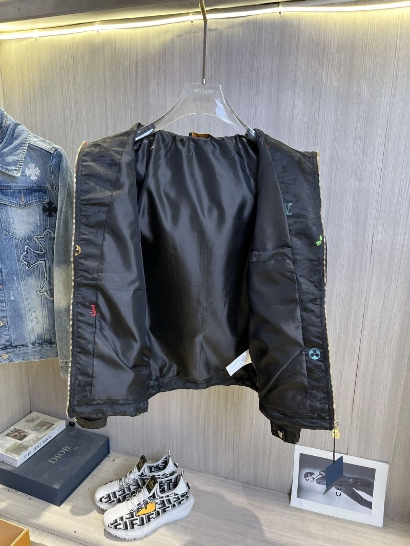 Sporty Louis Vuitton Outwear 135798