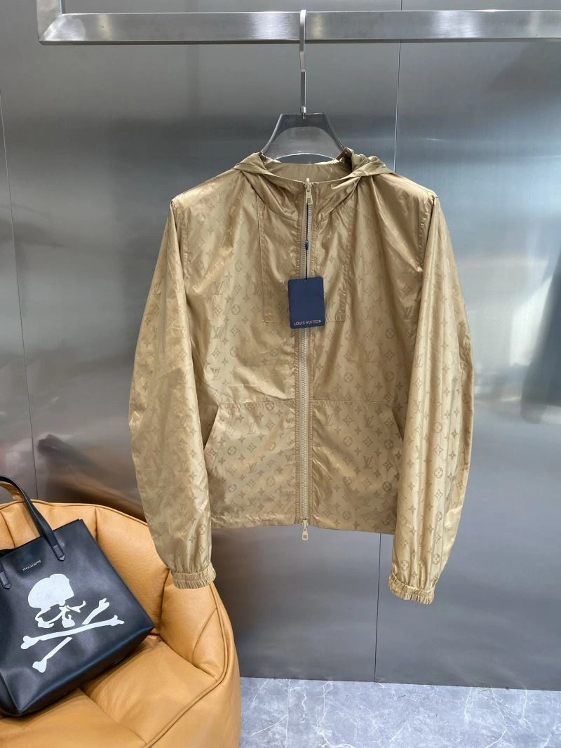 SmoothTexture Louis Vuitton Outwear 135795