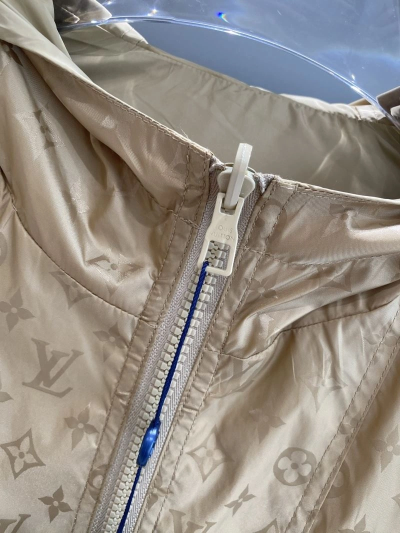 SmoothTexture Louis Vuitton Outwear 135795