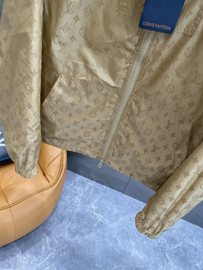 SmoothTexture Louis Vuitton Outwear 135795