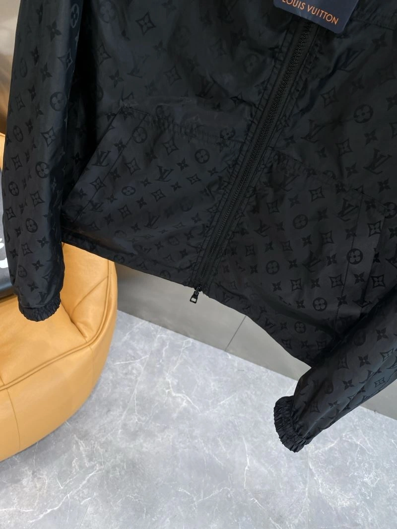 Timeless Louis Vuitton Outwear 135793