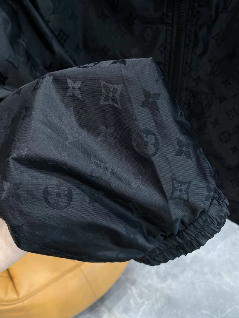 Timeless Louis Vuitton Outwear 135793