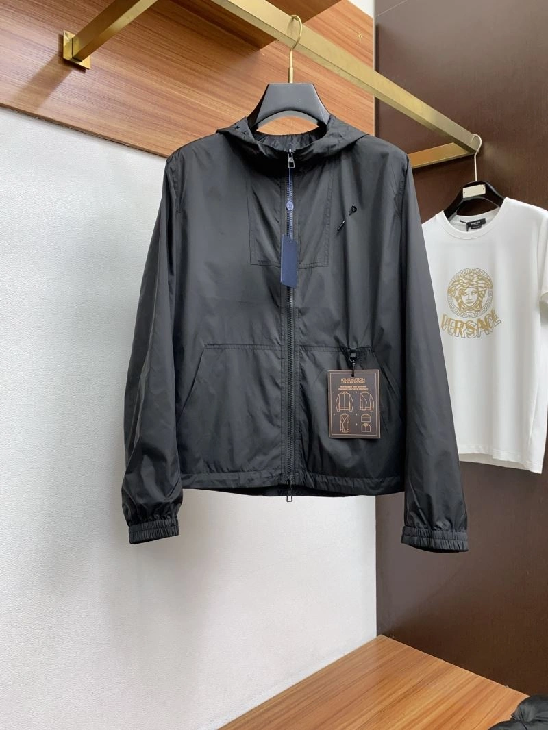 Resilient Louis Vuitton Outwear 134942