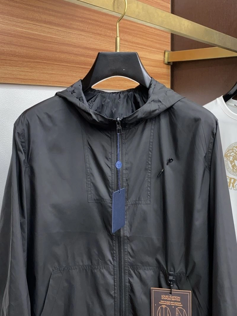 Resilient Louis Vuitton Outwear 134942