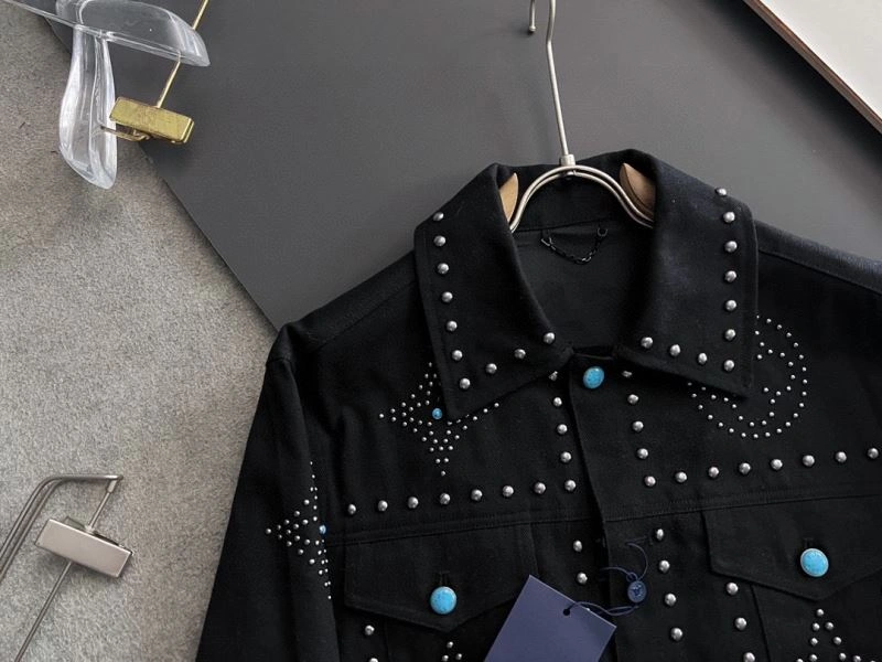Breathable Louis Vuitton Outwear 134915