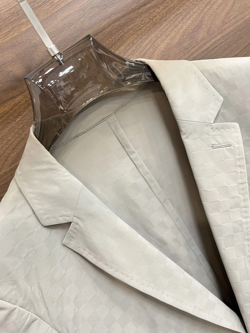 Louis Vuitton Outwear FreshLook 134932