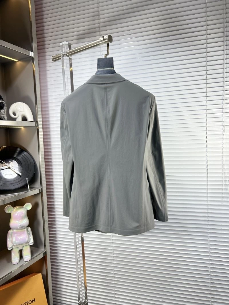 UrbanChic Louis Vuitton Outwear 134931