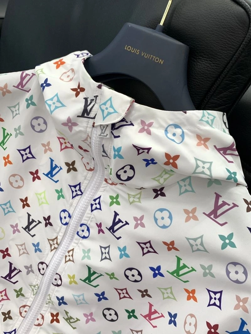 Unisex Louis Vuitton Outwear 134933