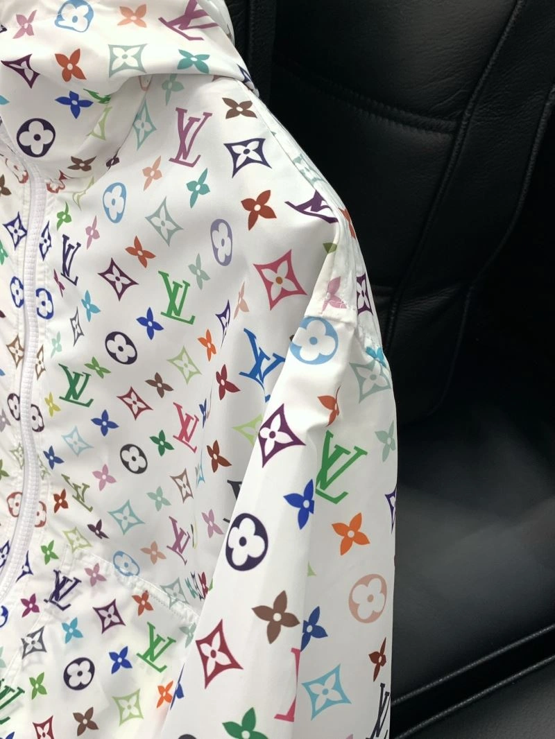 Unisex Louis Vuitton Outwear 134933