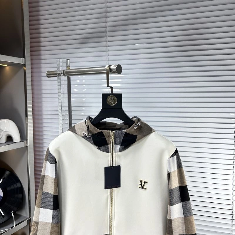 Versatile Louis Vuitton Outwear 134916