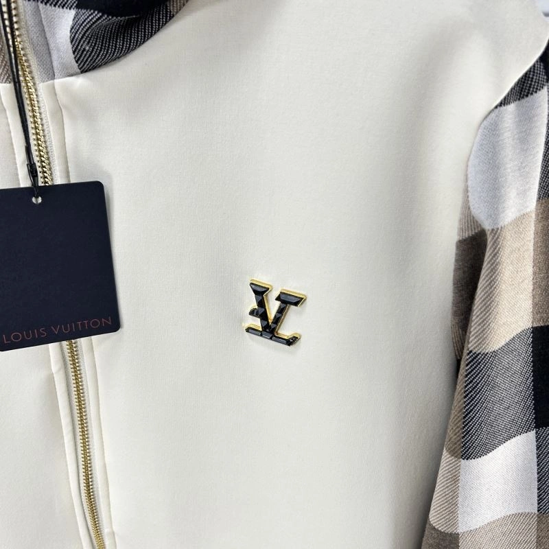 Versatile Louis Vuitton Outwear 134916