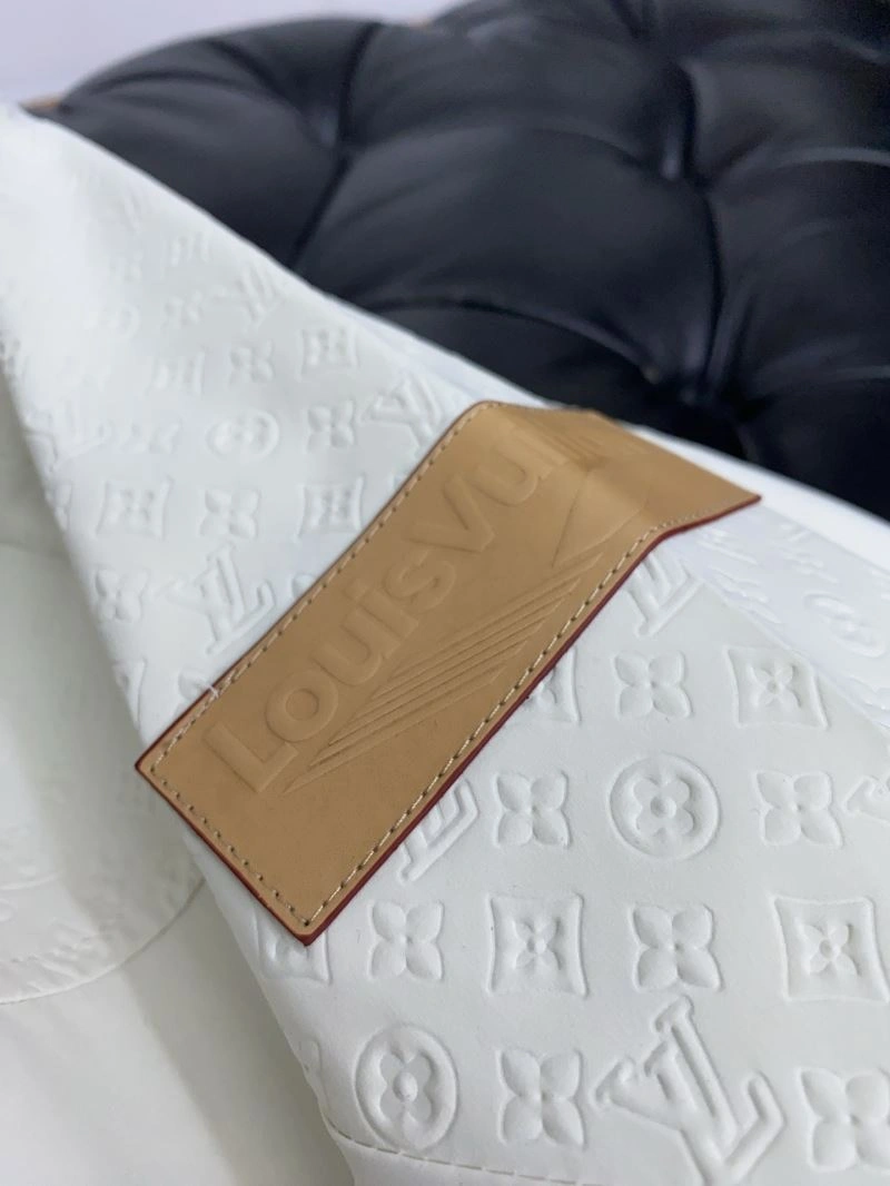 Bold Louis Vuitton Outwear 134908