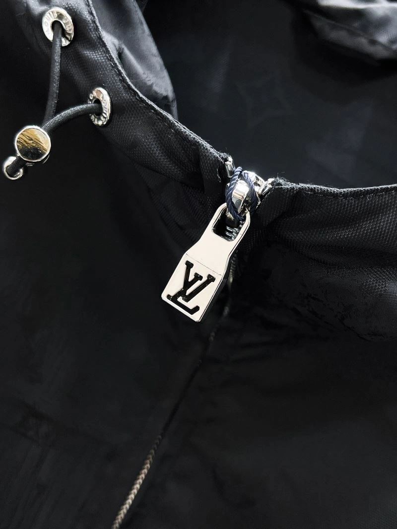 Compact Louis Vuitton Outwear 134887