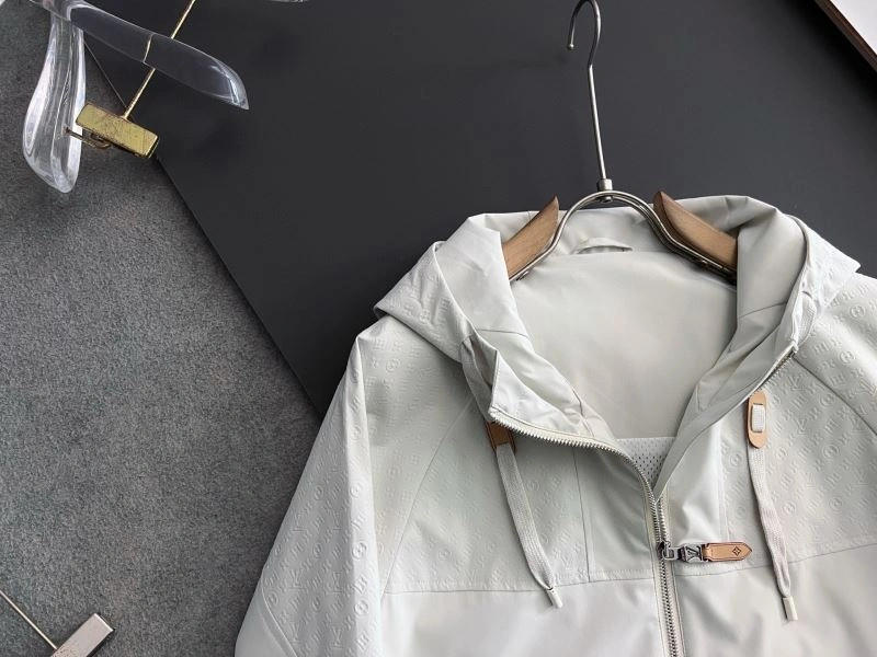Sustainable Louis Vuitton Outwear 134891