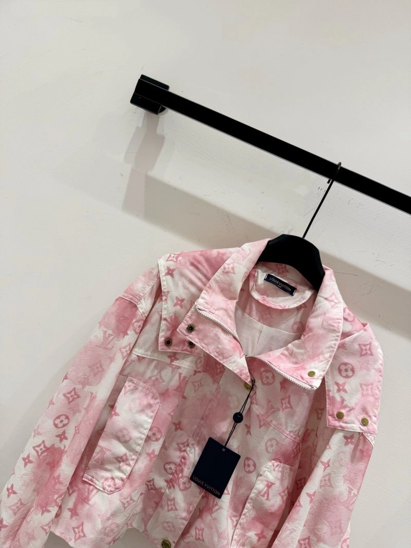 Supportive Louis Vuitton Outwear 131392