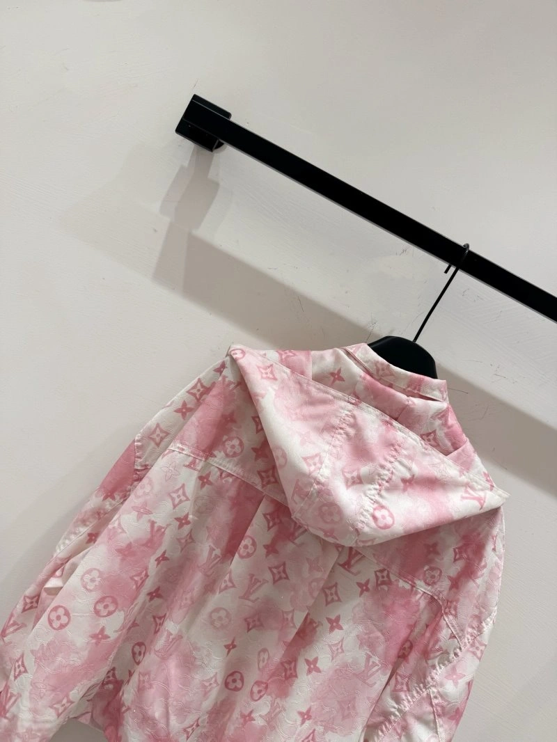 Supportive Louis Vuitton Outwear 131392