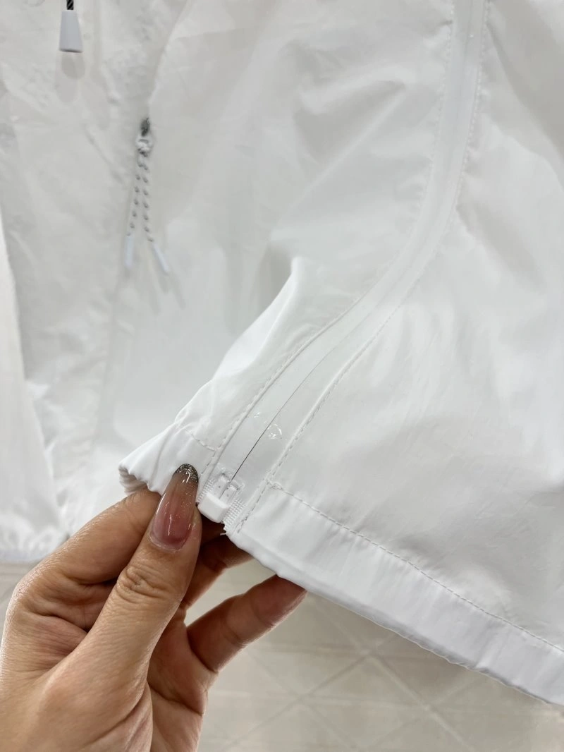 Tailored Louis Vuitton Outwear 131237