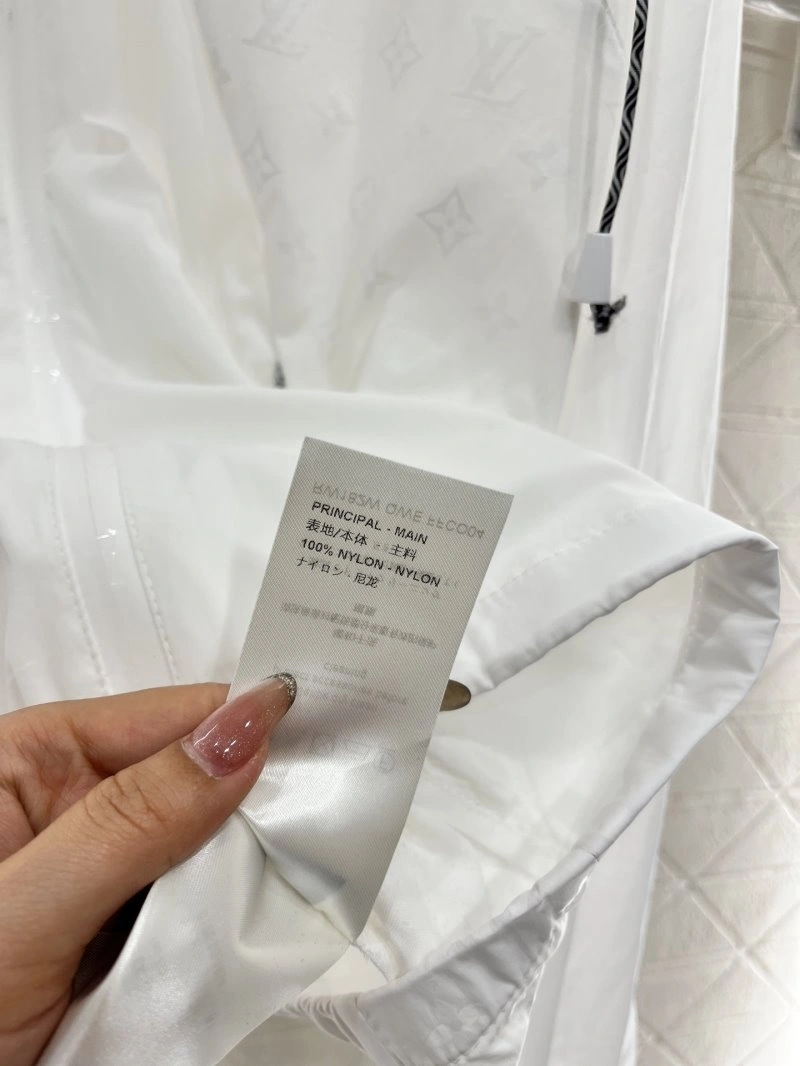 Tailored Louis Vuitton Outwear 131237