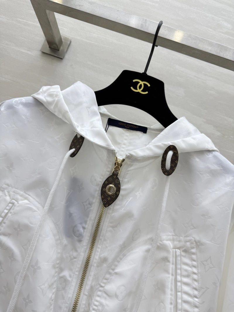 MultiPurpose Louis Vuitton Outwear 131244