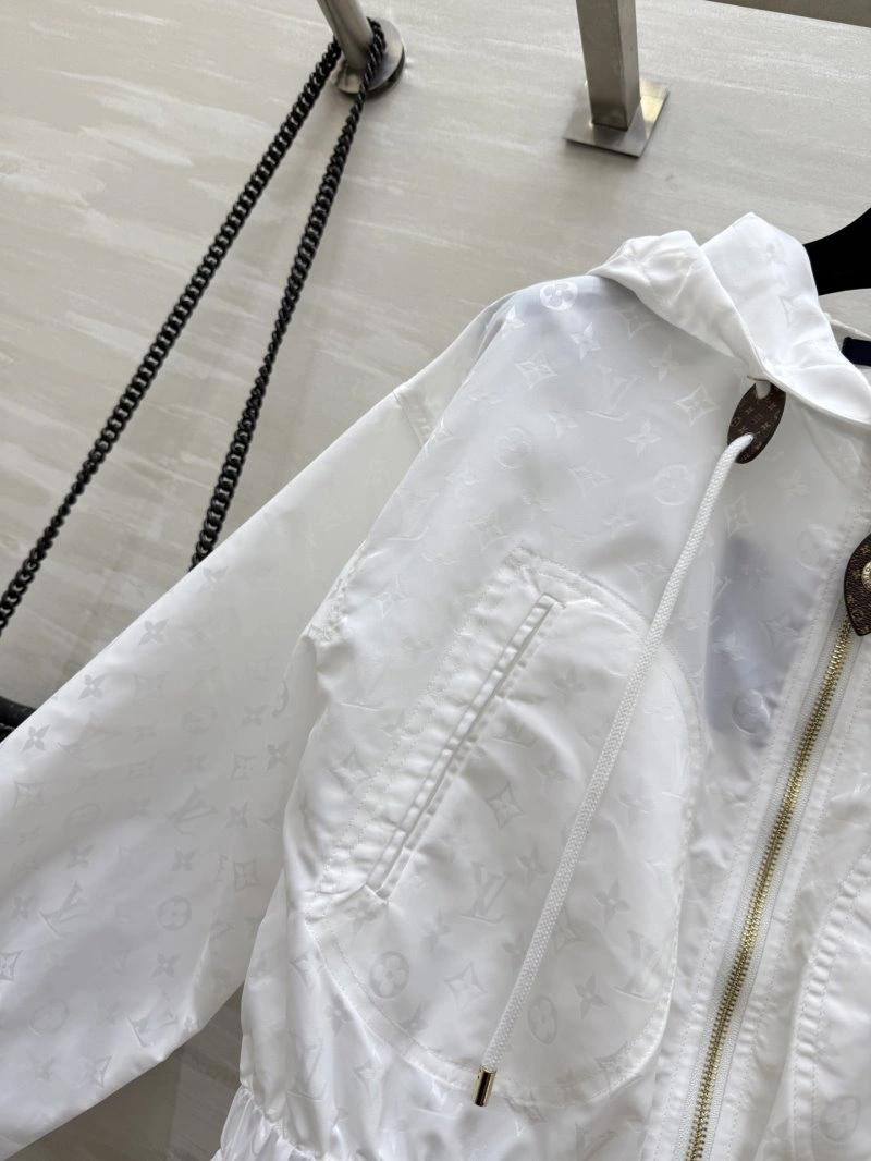 MultiPurpose Louis Vuitton Outwear 131244