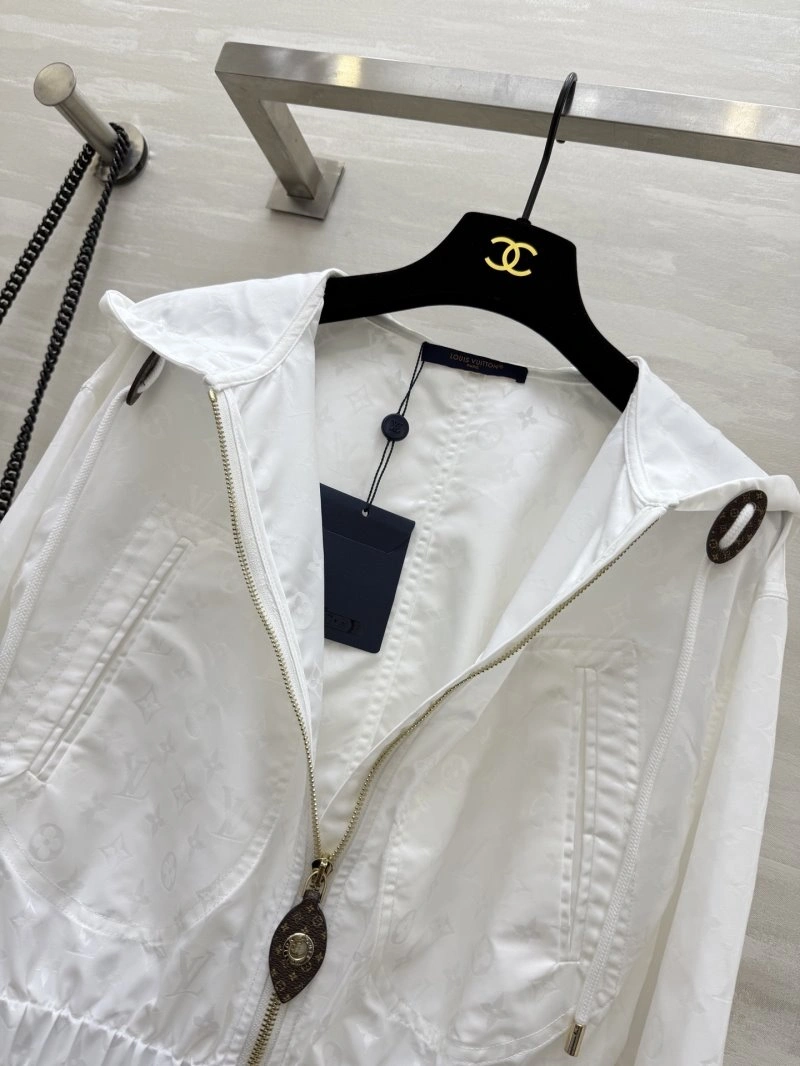 MultiPurpose Louis Vuitton Outwear 131244