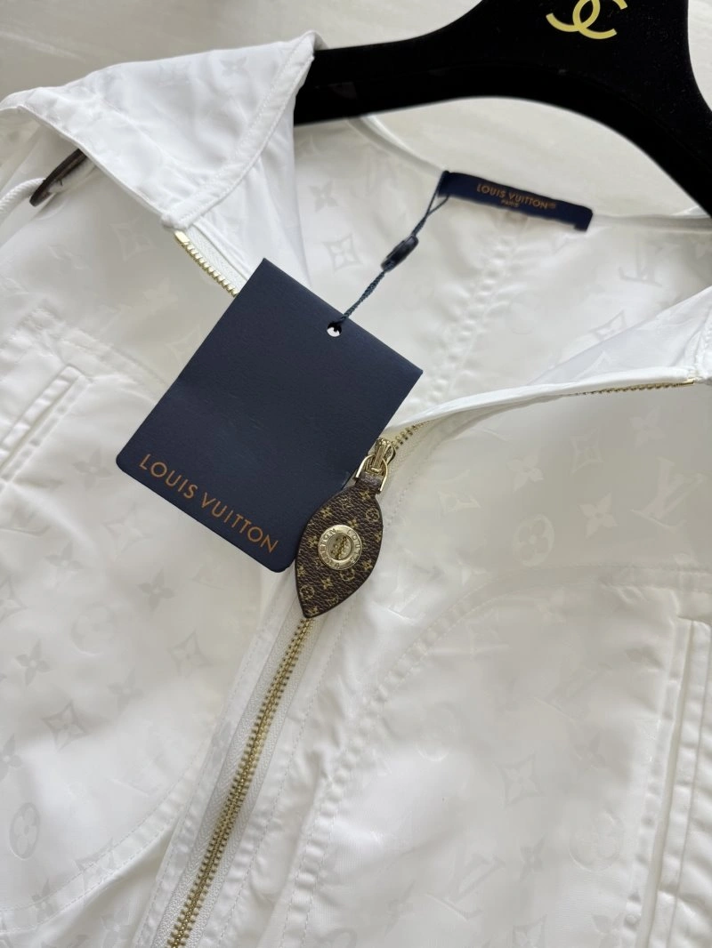 MultiPurpose Louis Vuitton Outwear 131244