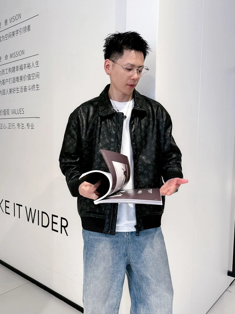 Breathable Louis Vuitton Outwear 133951