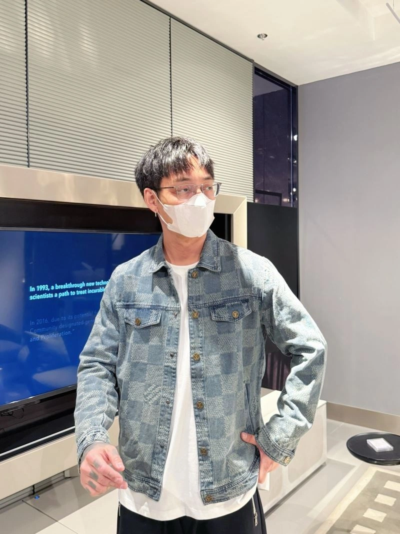 Louis Vuitton Outwear OnTrend 133935