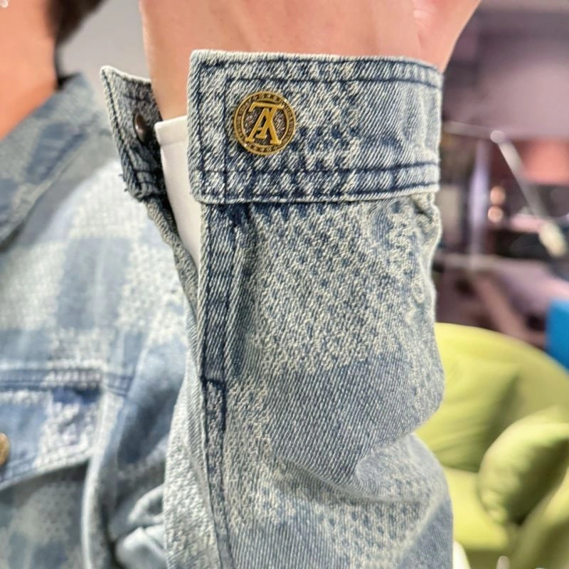 Louis Vuitton Outwear OnTrend 133935