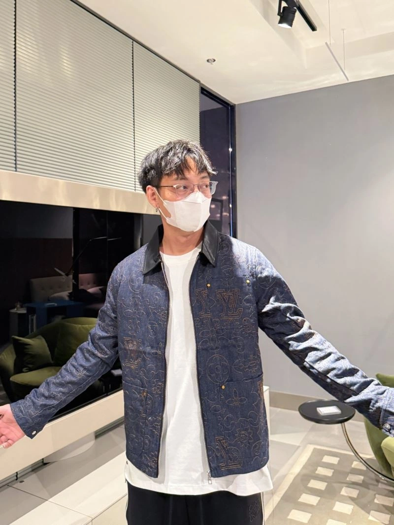 Breathable Louis Vuitton Outwear 133936