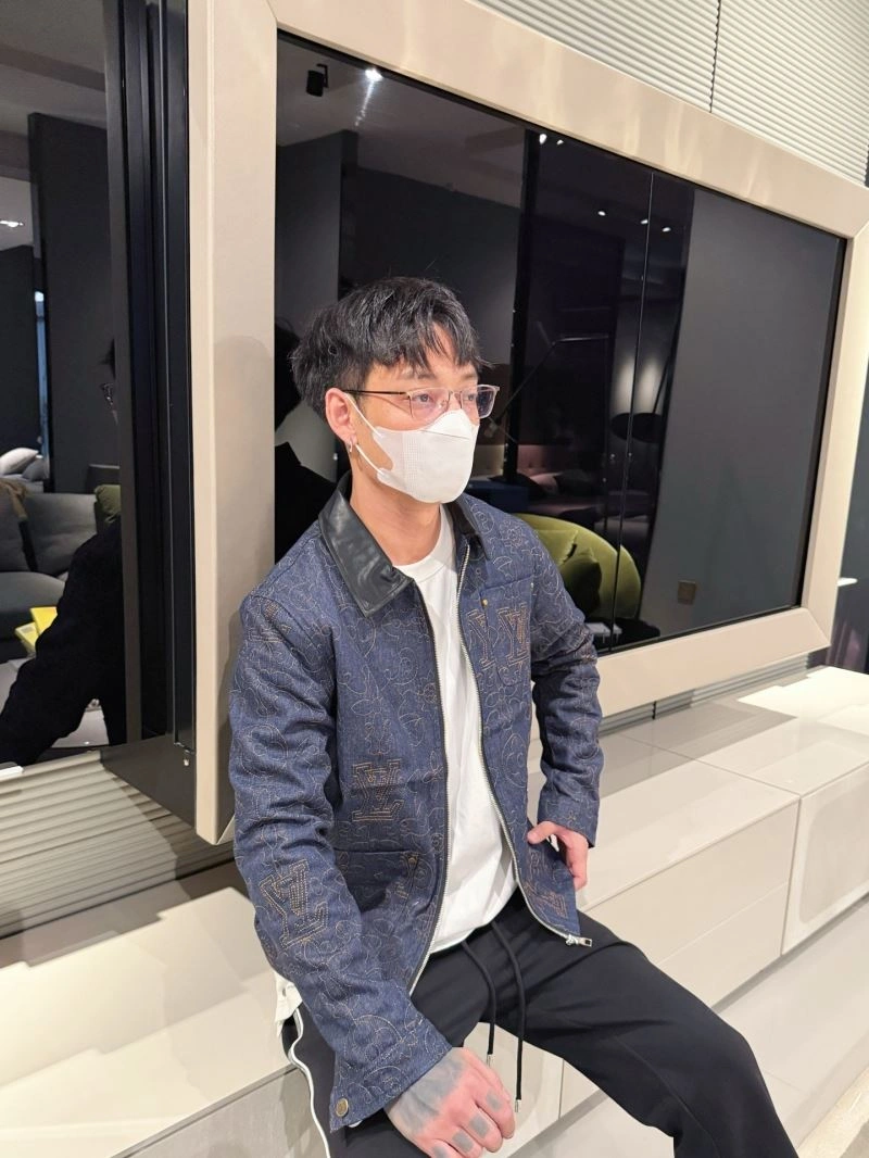 Breathable Louis Vuitton Outwear 133936