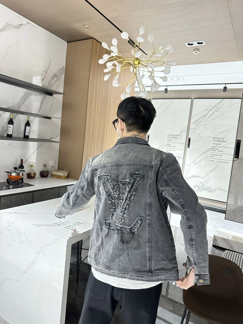 Louis Vuitton Outwear Sporty 133939