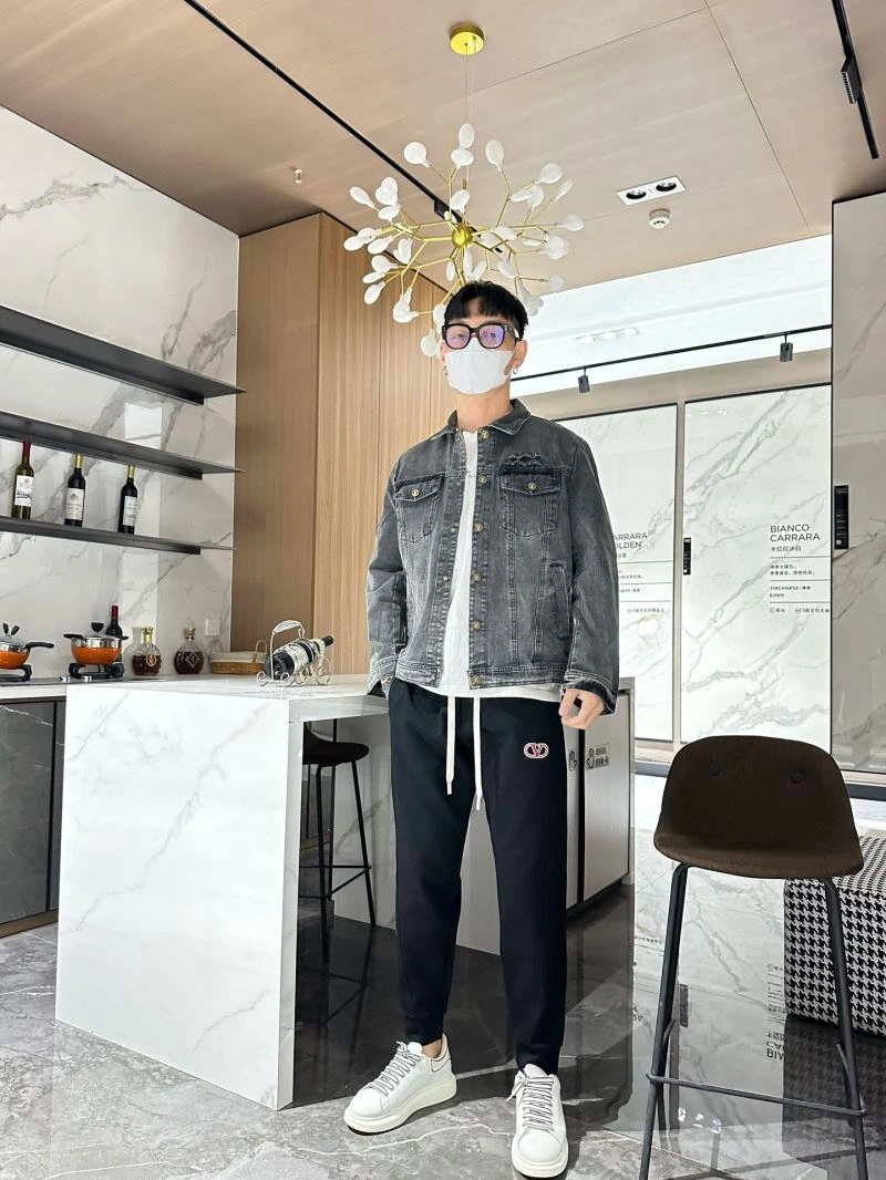Louis Vuitton Outwear Sporty 133939
