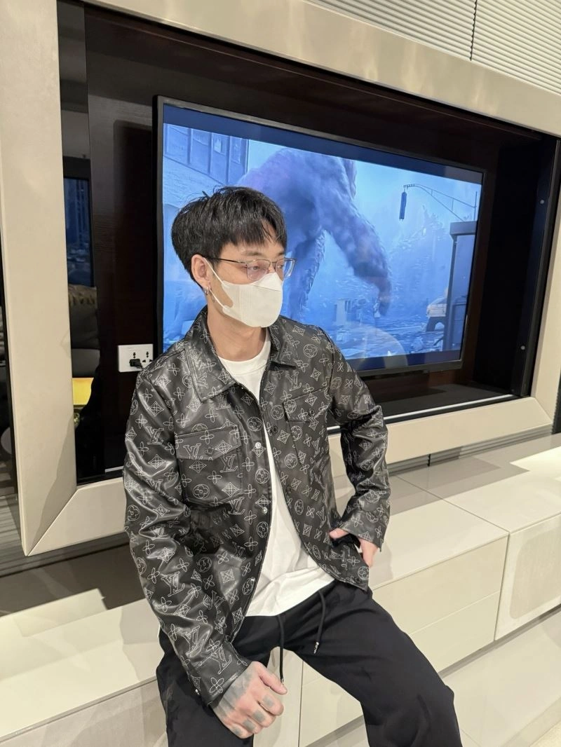WellDesigned Louis Vuitton Outwear 133946