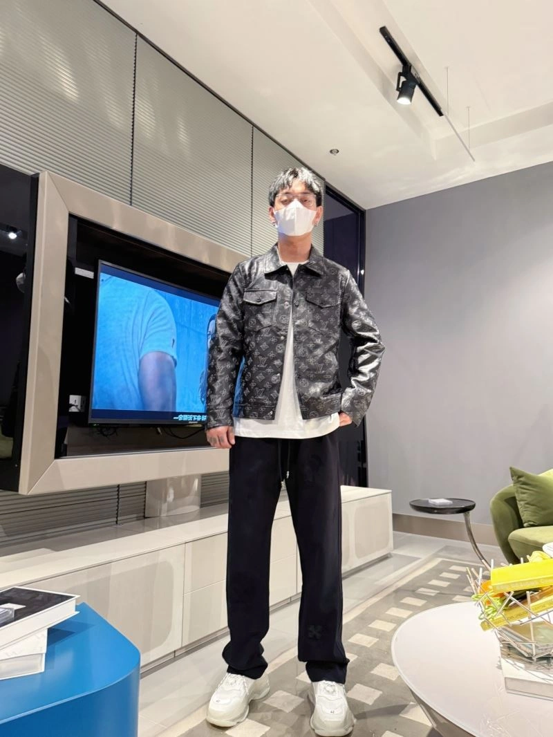 WellDesigned Louis Vuitton Outwear 133946
