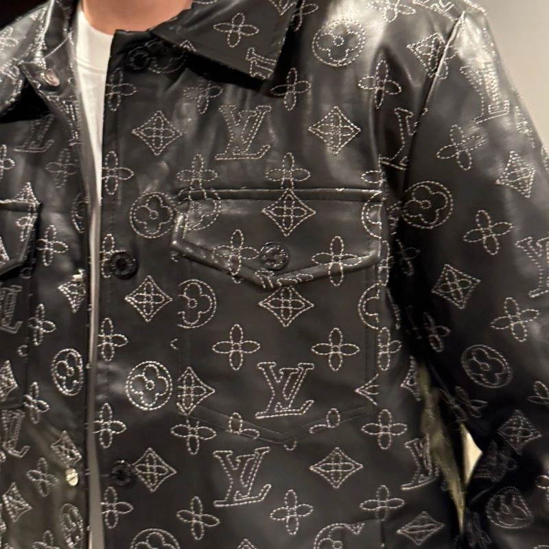 WellDesigned Louis Vuitton Outwear 133946