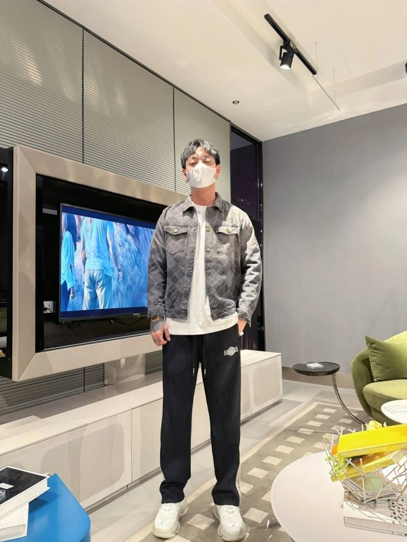 Louis Vuitton Outwear Timeless 133952