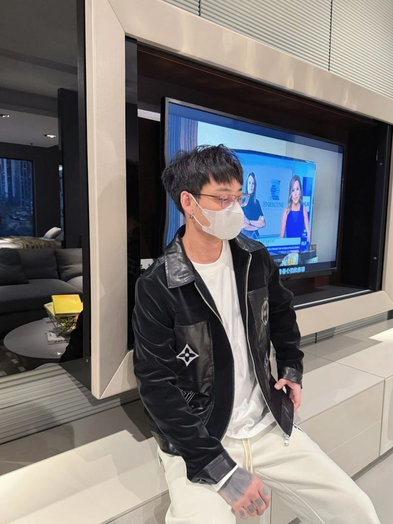Upgraded Louis Vuitton Outwear 133933