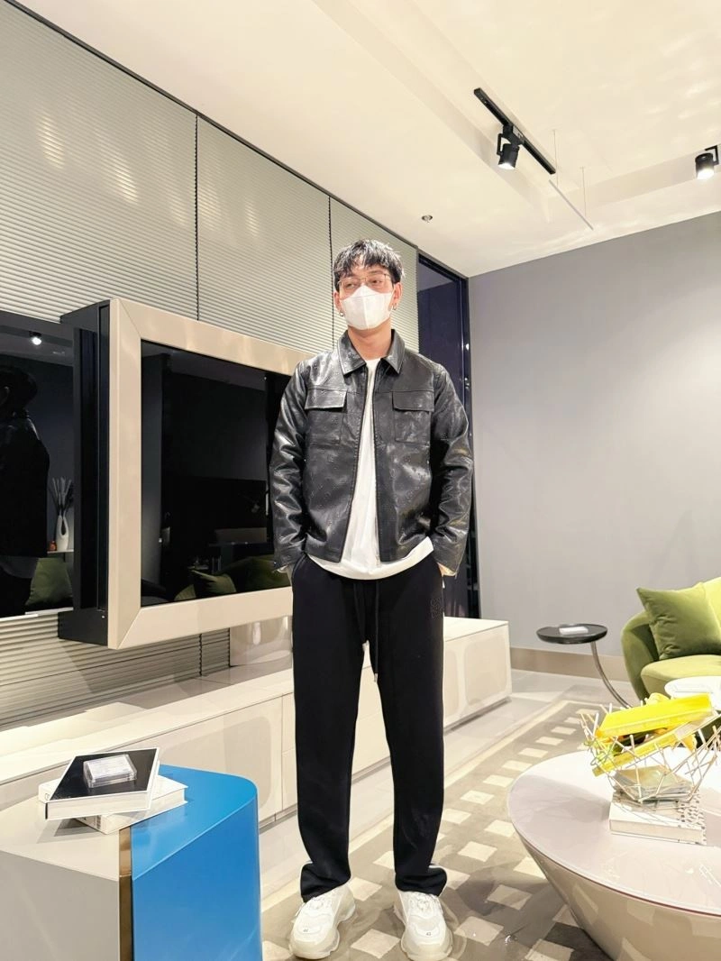 WellDesigned Louis Vuitton Outwear 133930