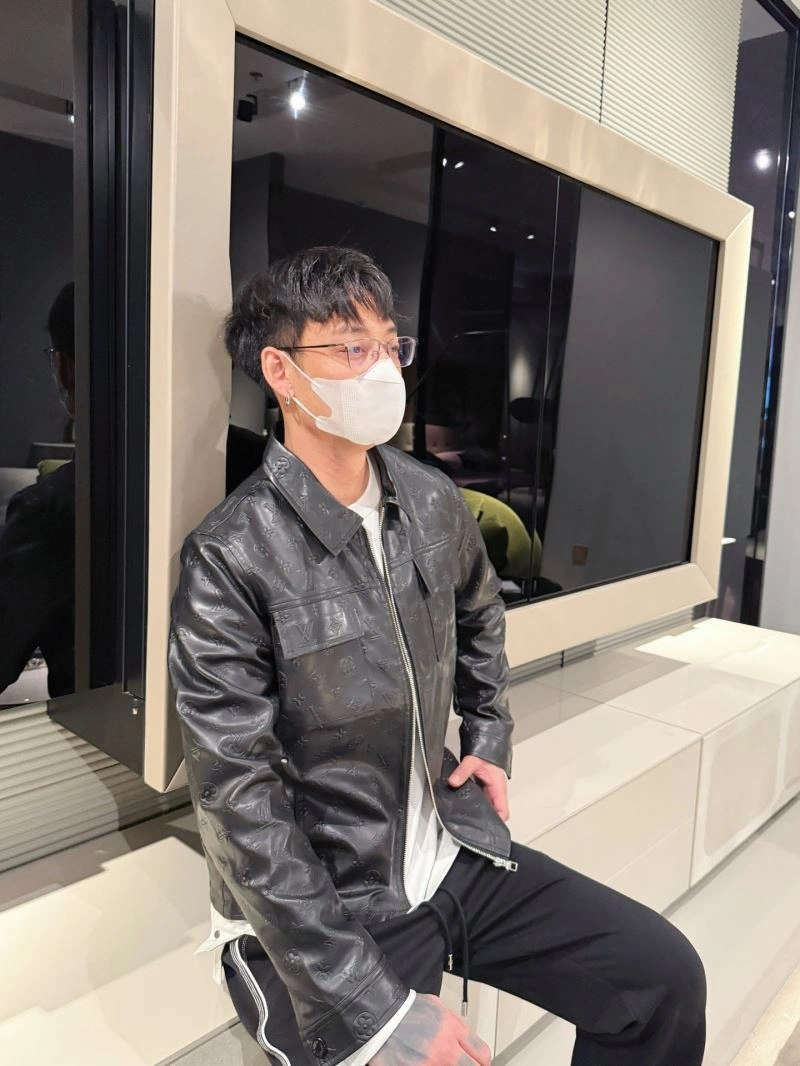 WellDesigned Louis Vuitton Outwear 133930