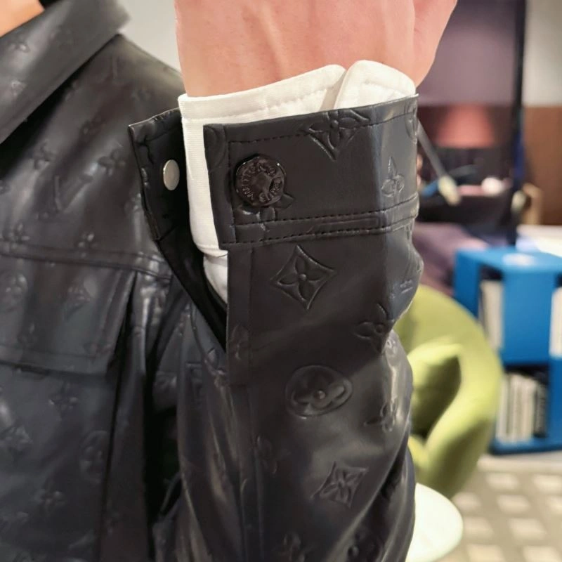 WellDesigned Louis Vuitton Outwear 133930