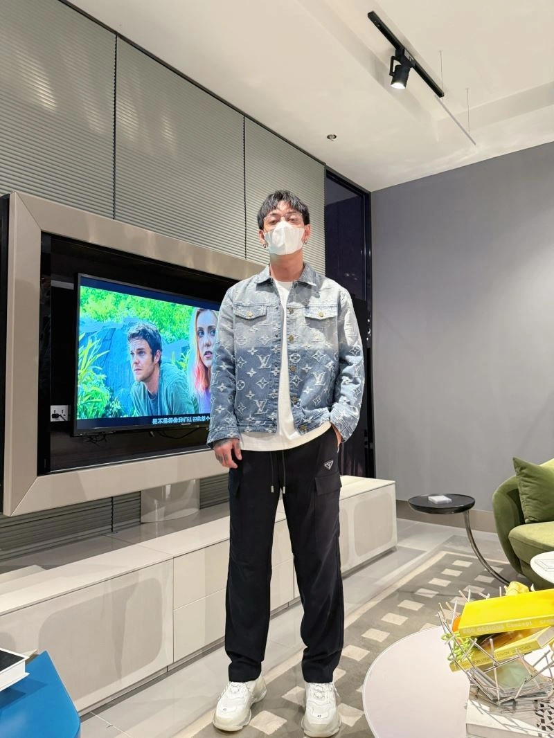 Premium Louis Vuitton Outwear 133924