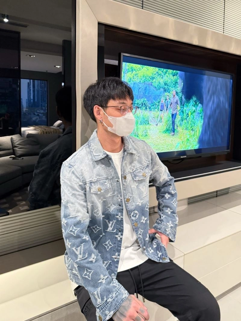 Premium Louis Vuitton Outwear 133924