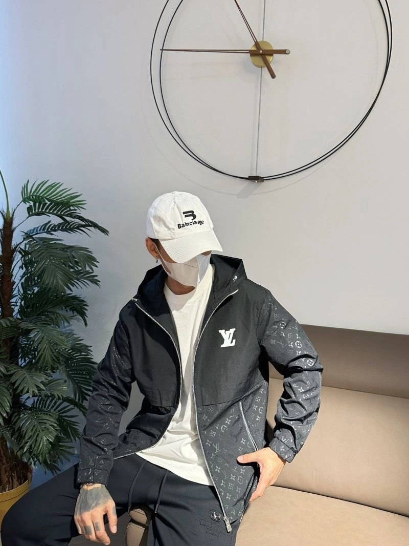 Louis Vuitton Outwear Lightweight 133926