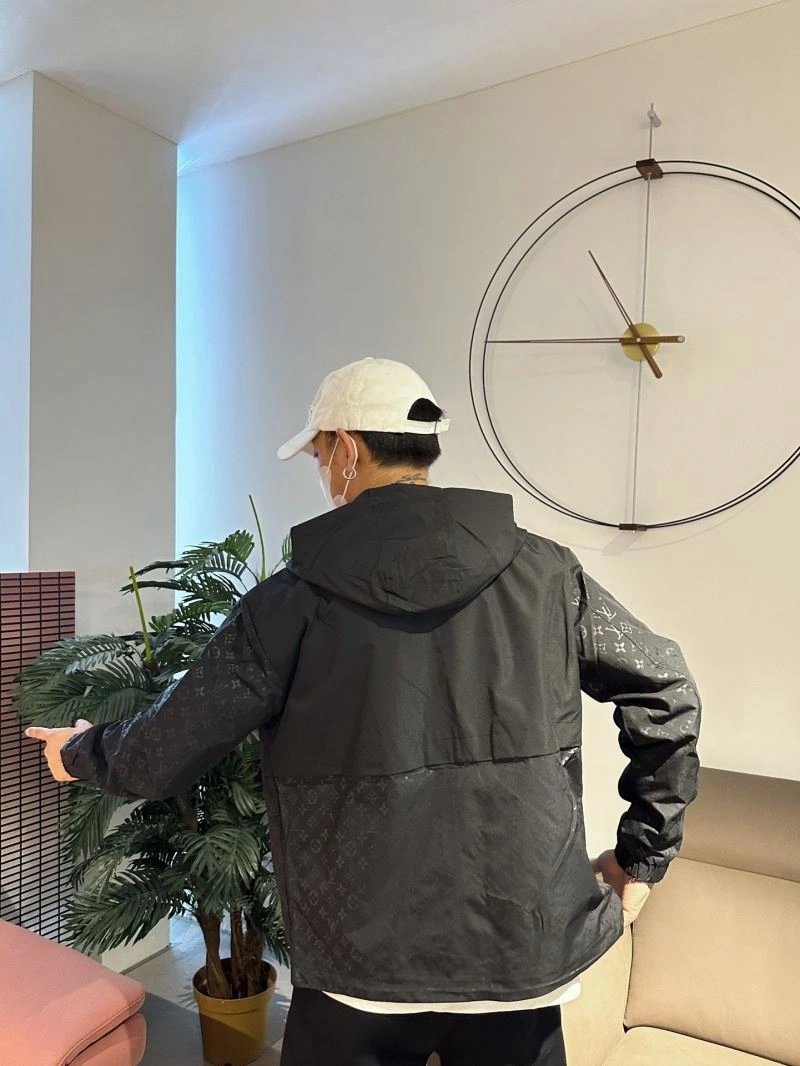 Louis Vuitton Outwear Lightweight 133926
