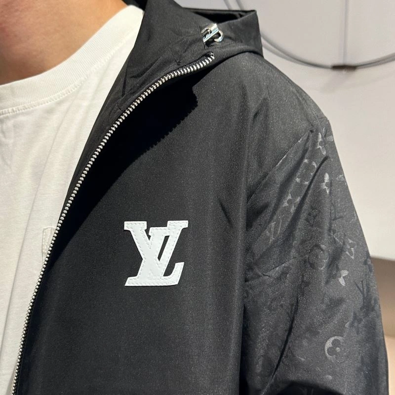 Louis Vuitton Outwear Lightweight 133926