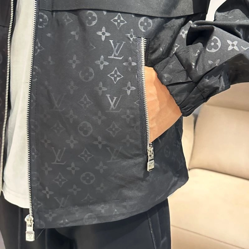 Louis Vuitton Outwear Lightweight 133926